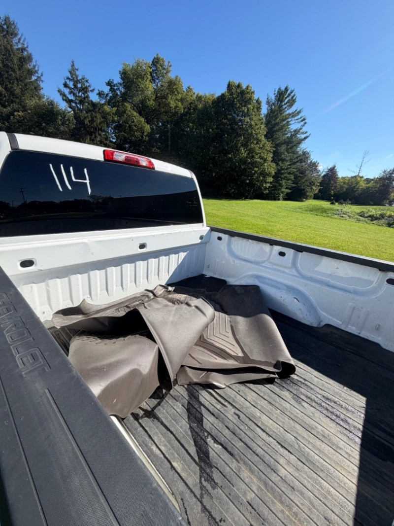 Additional photo of vehicle.
