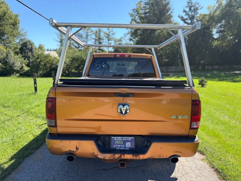 Additional photo of vehicle.