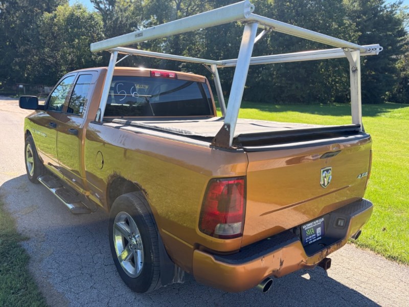 Additional photo of vehicle.