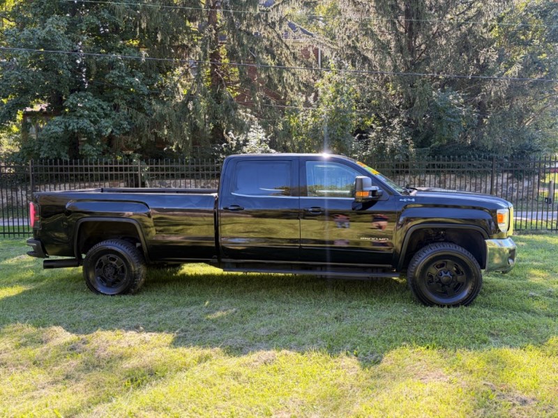 Additional photo of vehicle.