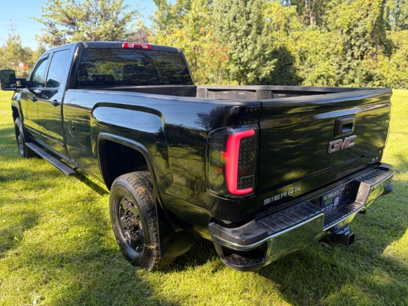 Additional photo of vehicle.