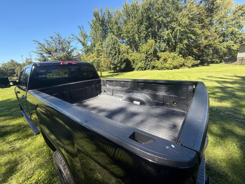 Additional photo of vehicle.
