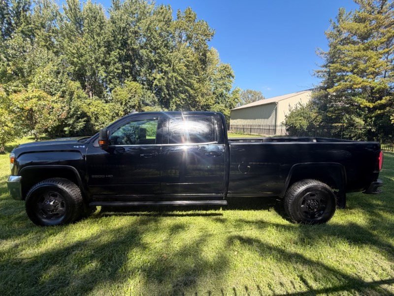 Additional photo of vehicle.