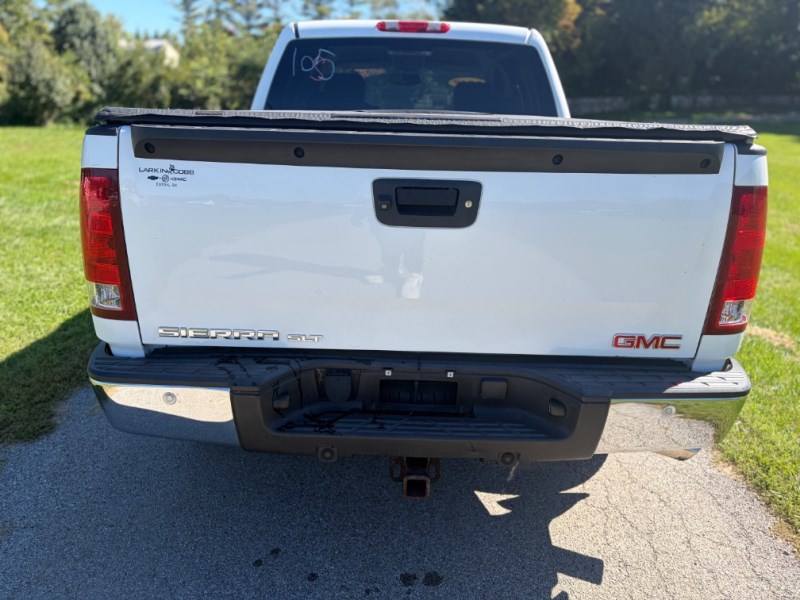 Additional photo of vehicle.