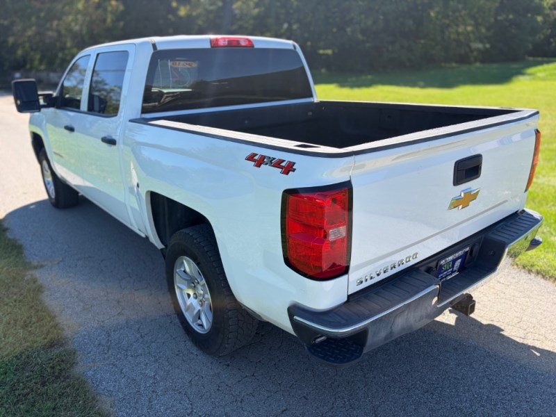 Additional photo of vehicle.