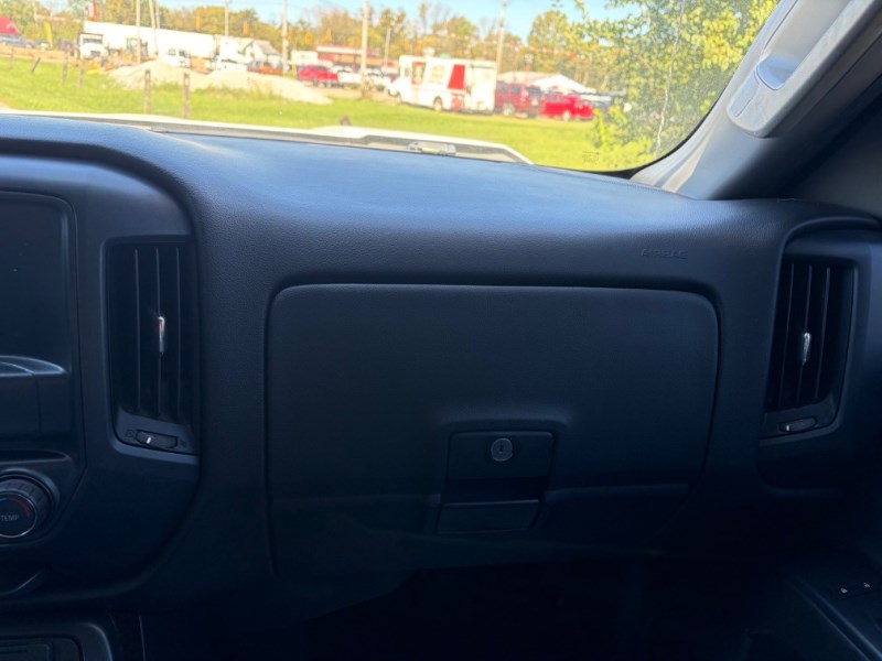 Additional photo of vehicle.