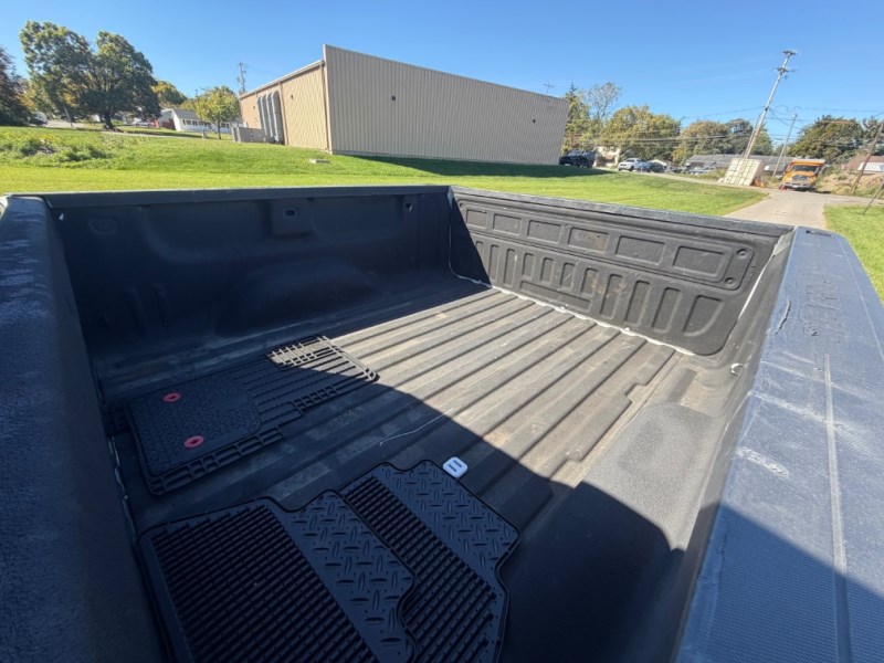 Additional photo of vehicle.
