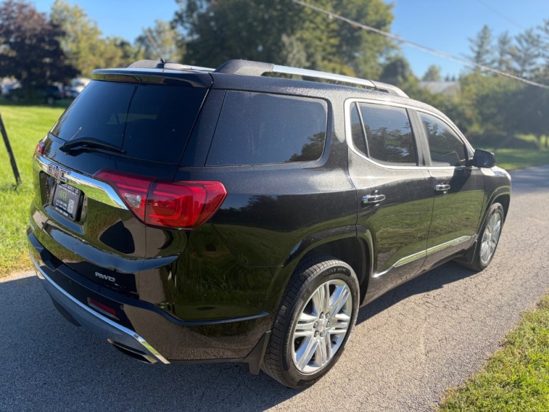 Additional photo of vehicle.