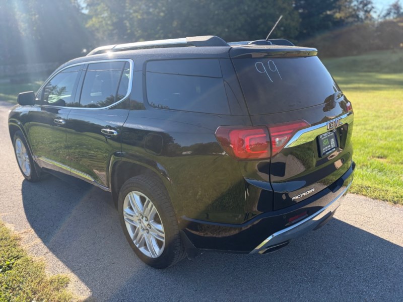 Additional photo of vehicle.