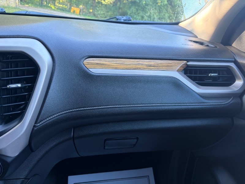 Additional photo of vehicle.