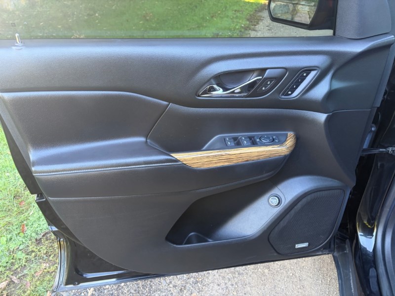 Additional photo of vehicle.