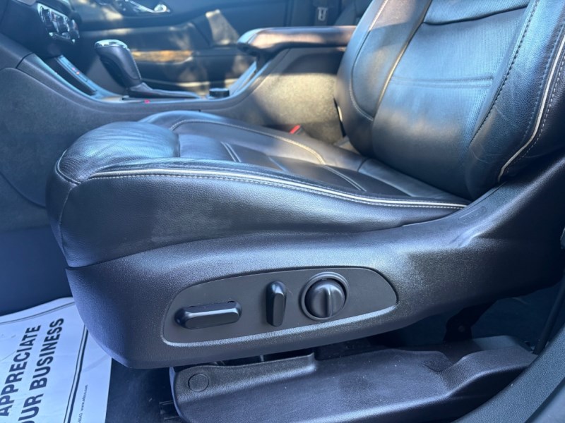 Additional photo of vehicle.