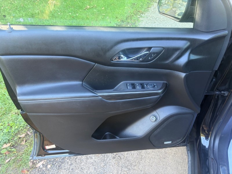 Additional photo of vehicle.