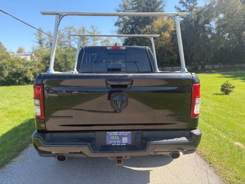 Additional photo of vehicle.