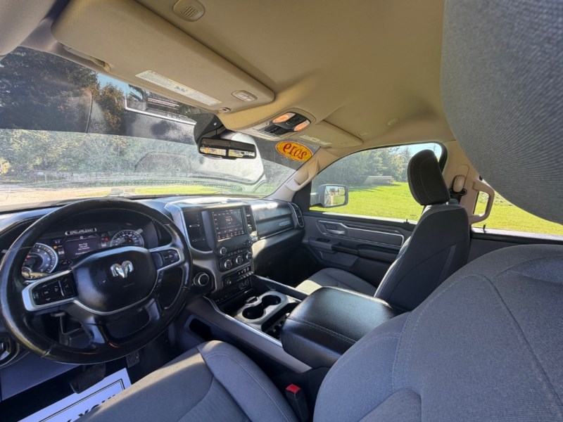 Additional photo of vehicle.