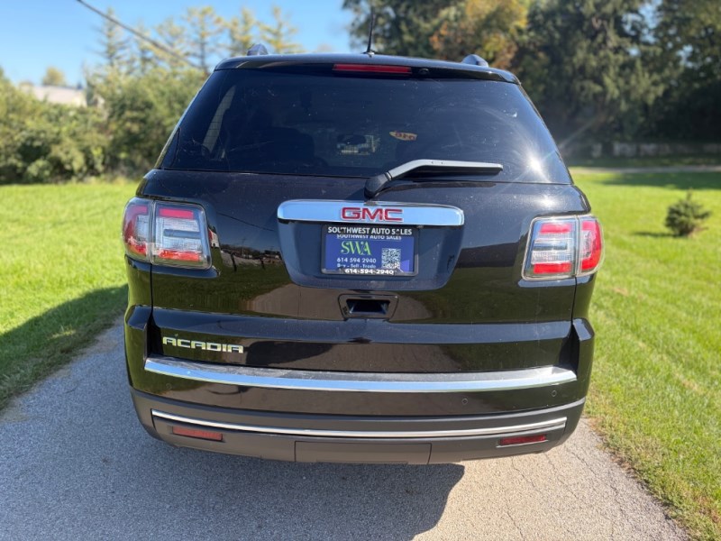 Additional photo of vehicle.