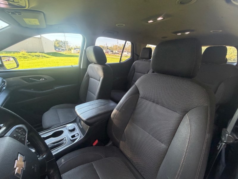 Additional photo of vehicle.