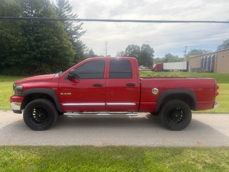 Additional photo of vehicle.