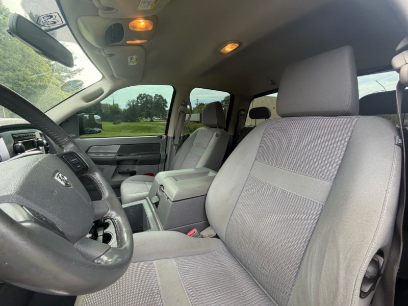 Additional photo of vehicle.