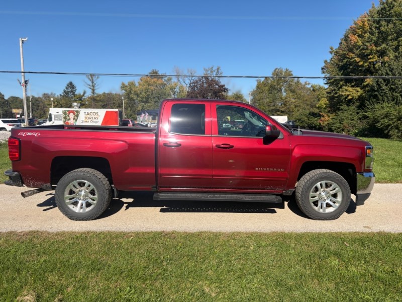 Additional photo of vehicle.