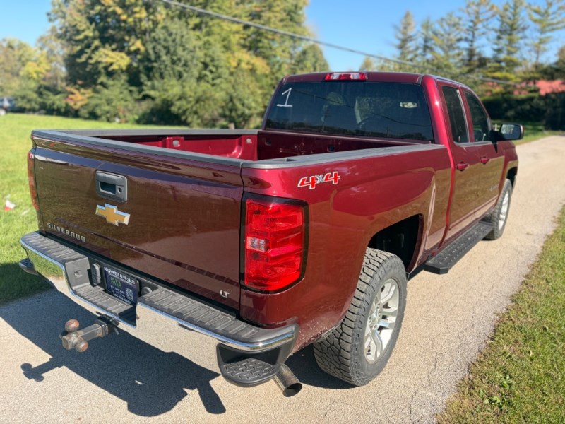 Additional photo of vehicle.