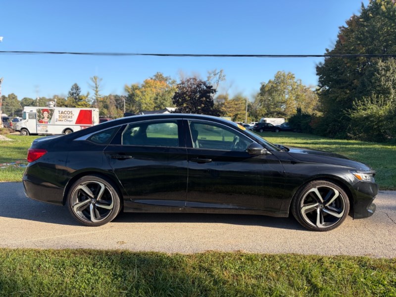 Additional photo of vehicle.