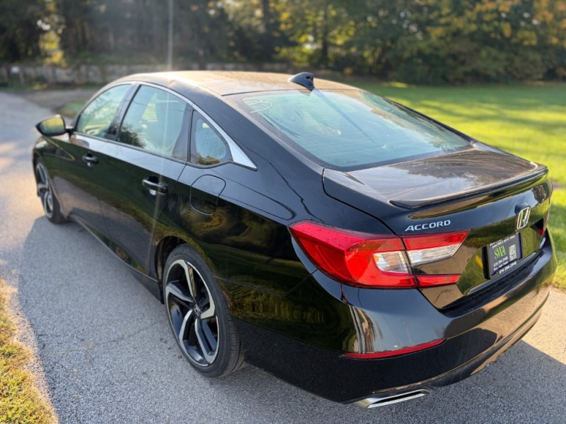 Additional photo of vehicle.
