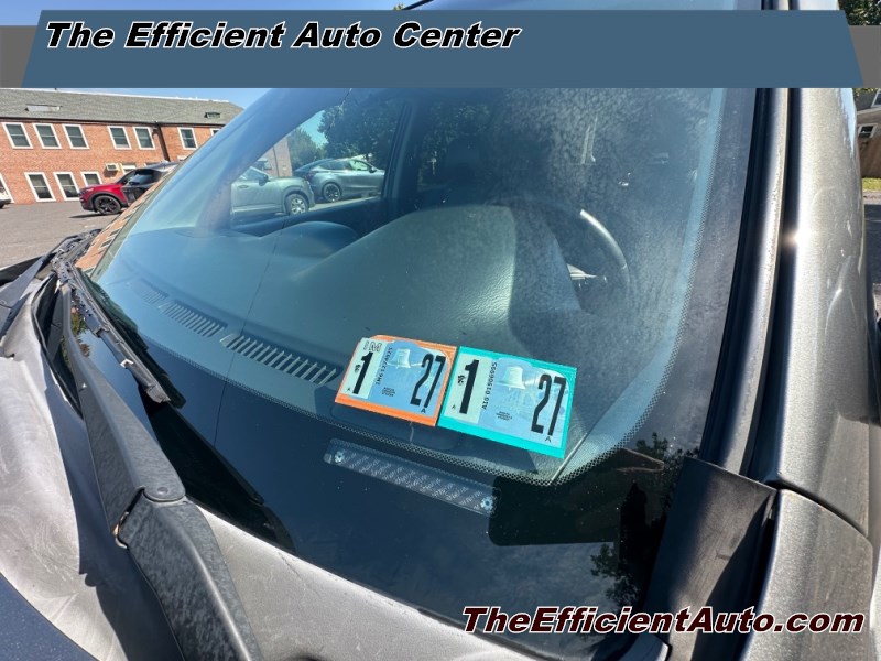Additional photo of vehicle.