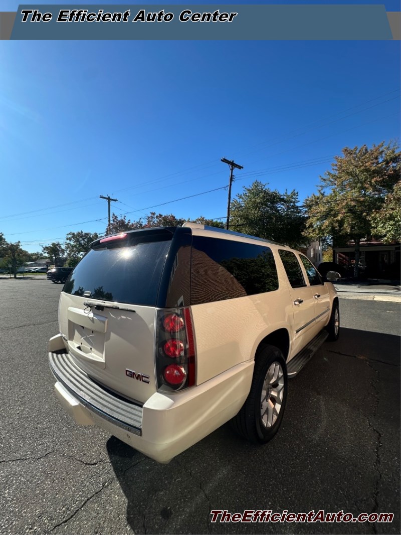 Additional photo of vehicle.