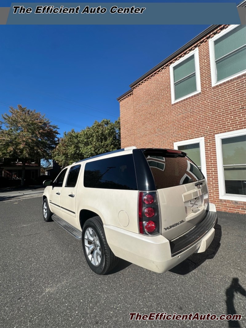 Additional photo of vehicle.