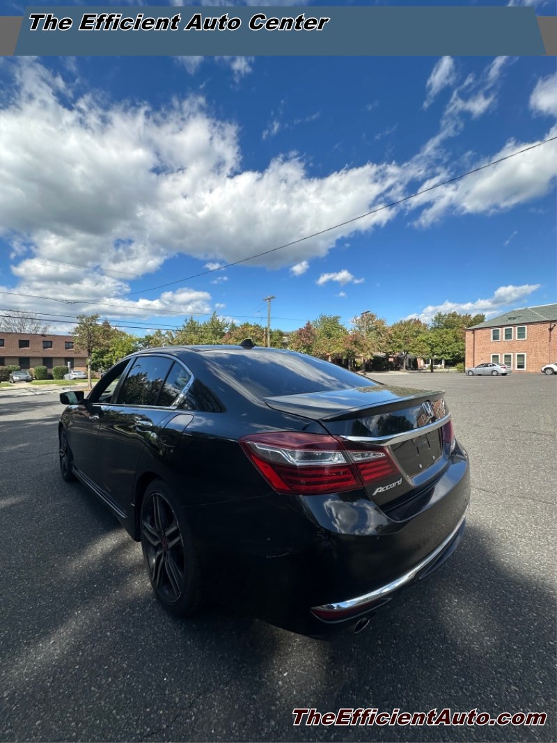 Additional photo of vehicle.