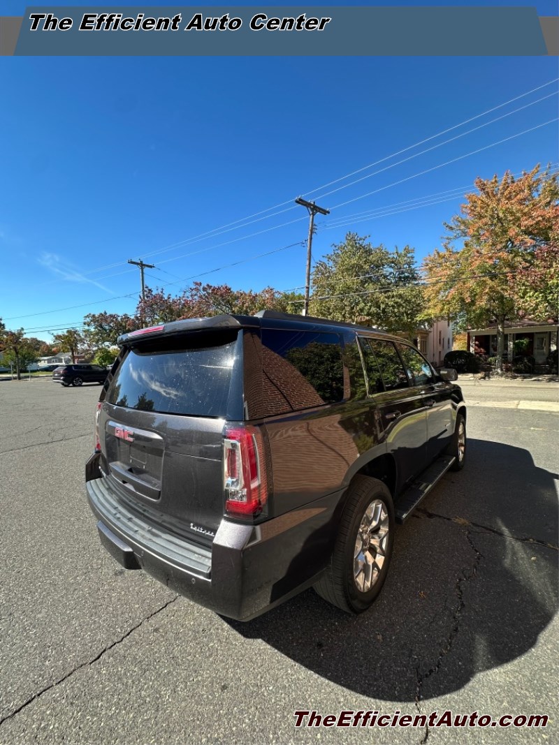 Additional photo of vehicle.