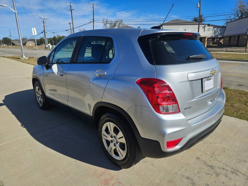 Additional photo of vehicle.