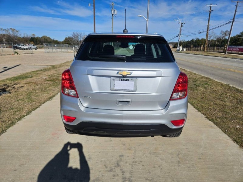 Additional photo of vehicle.