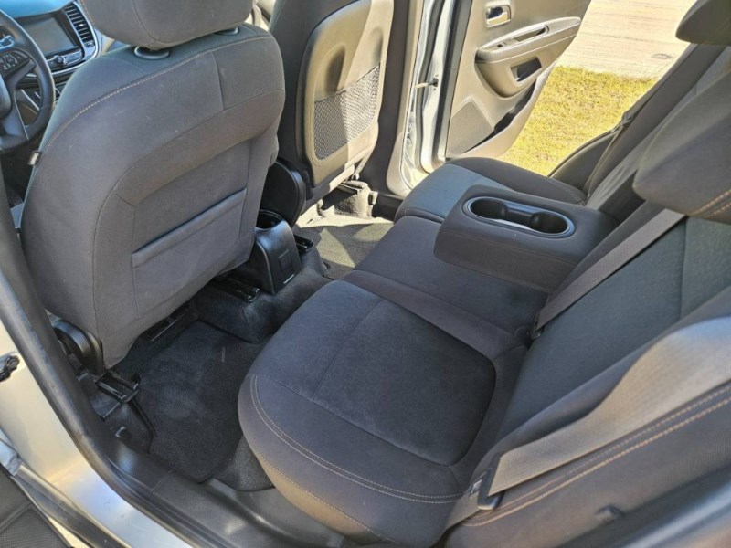 Additional photo of vehicle.