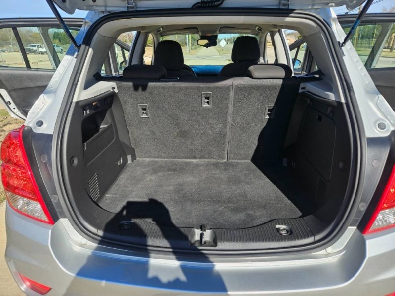 Additional photo of vehicle.