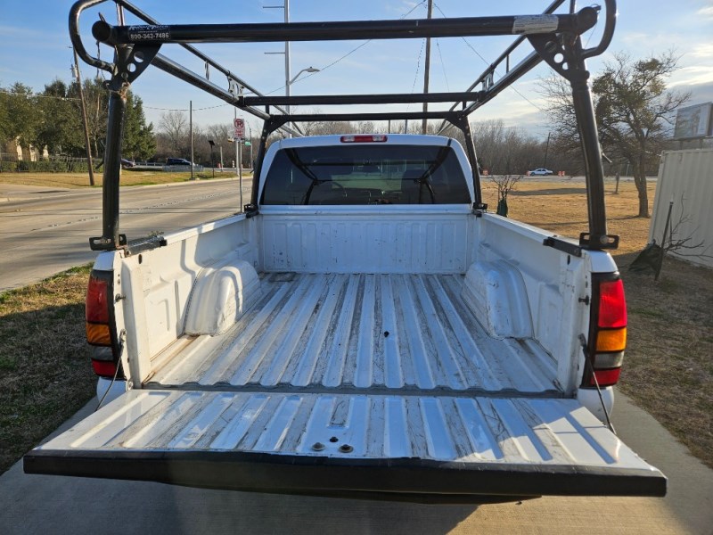 Additional photo of vehicle.