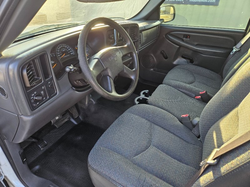 Additional photo of vehicle.