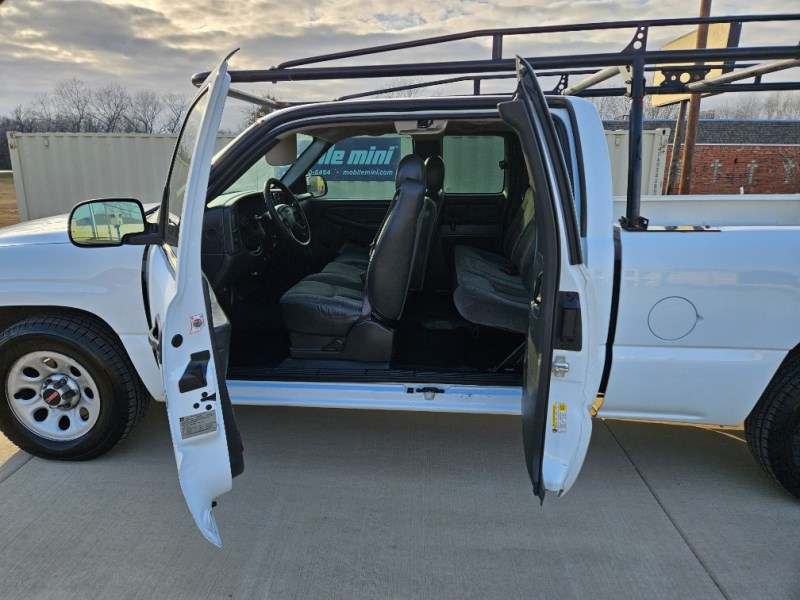 Additional photo of vehicle.