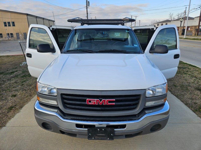 Additional photo of vehicle.