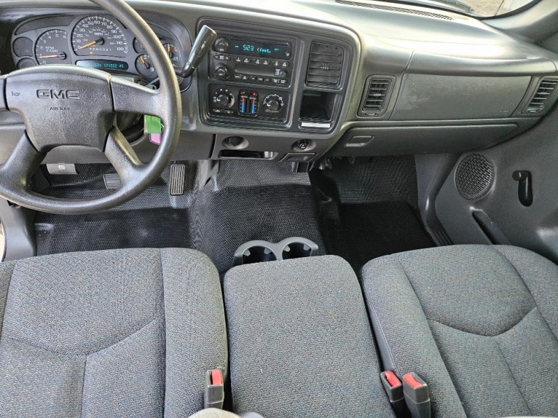 Additional photo of vehicle.