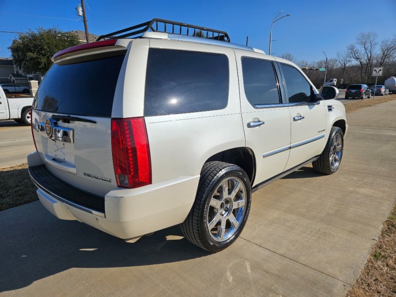 Additional photo of vehicle.