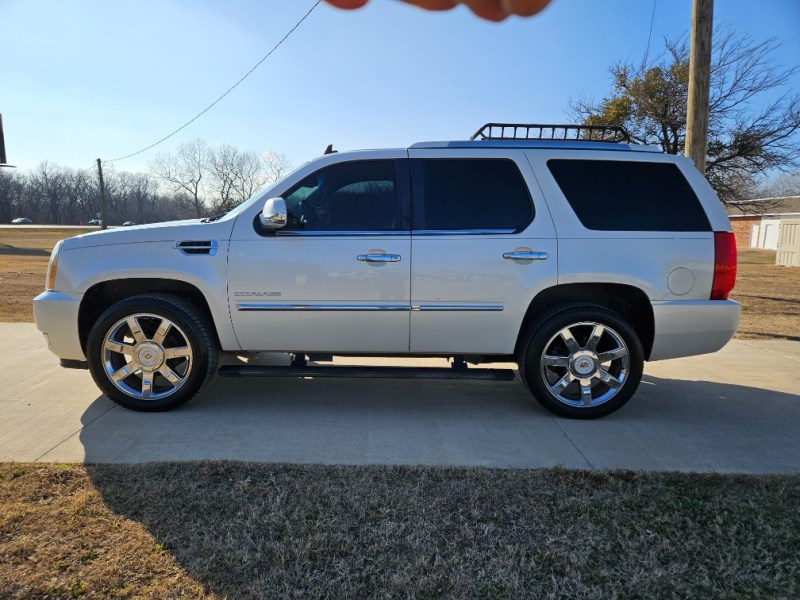 Additional photo of vehicle.
