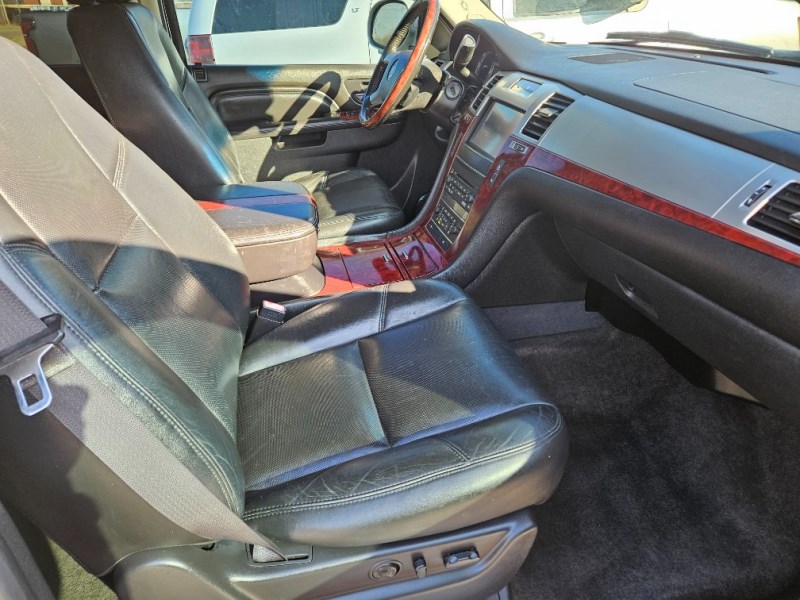Additional photo of vehicle.