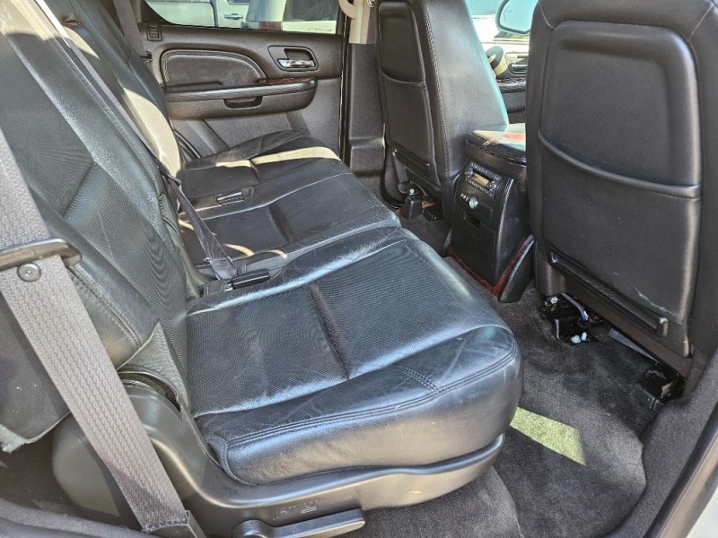 Additional photo of vehicle.