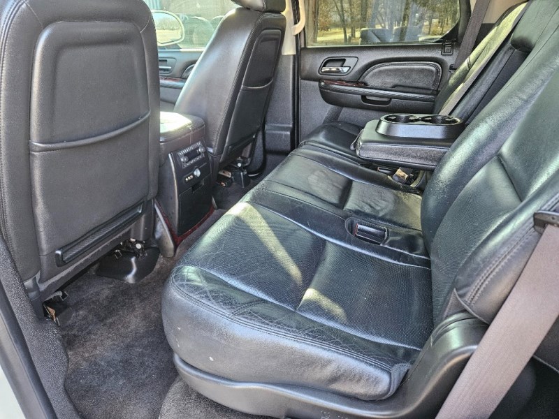 Additional photo of vehicle.