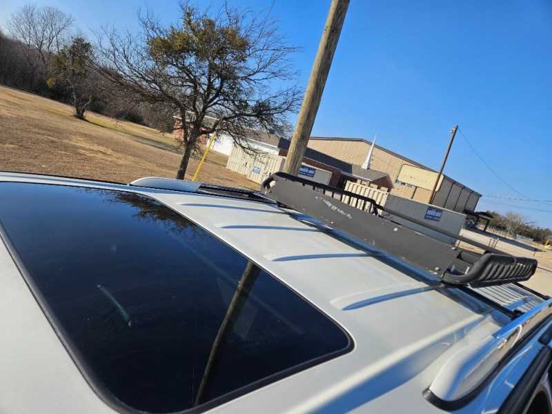 Additional photo of vehicle.