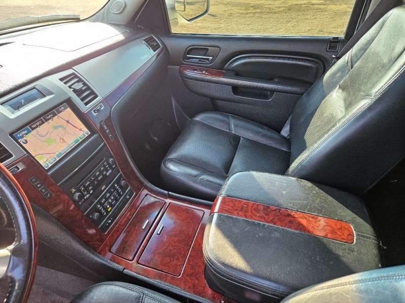Additional photo of vehicle.