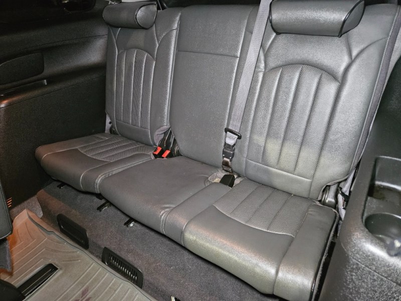 Additional photo of vehicle.