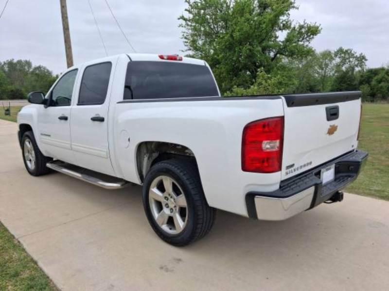 Additional photo of vehicle.
